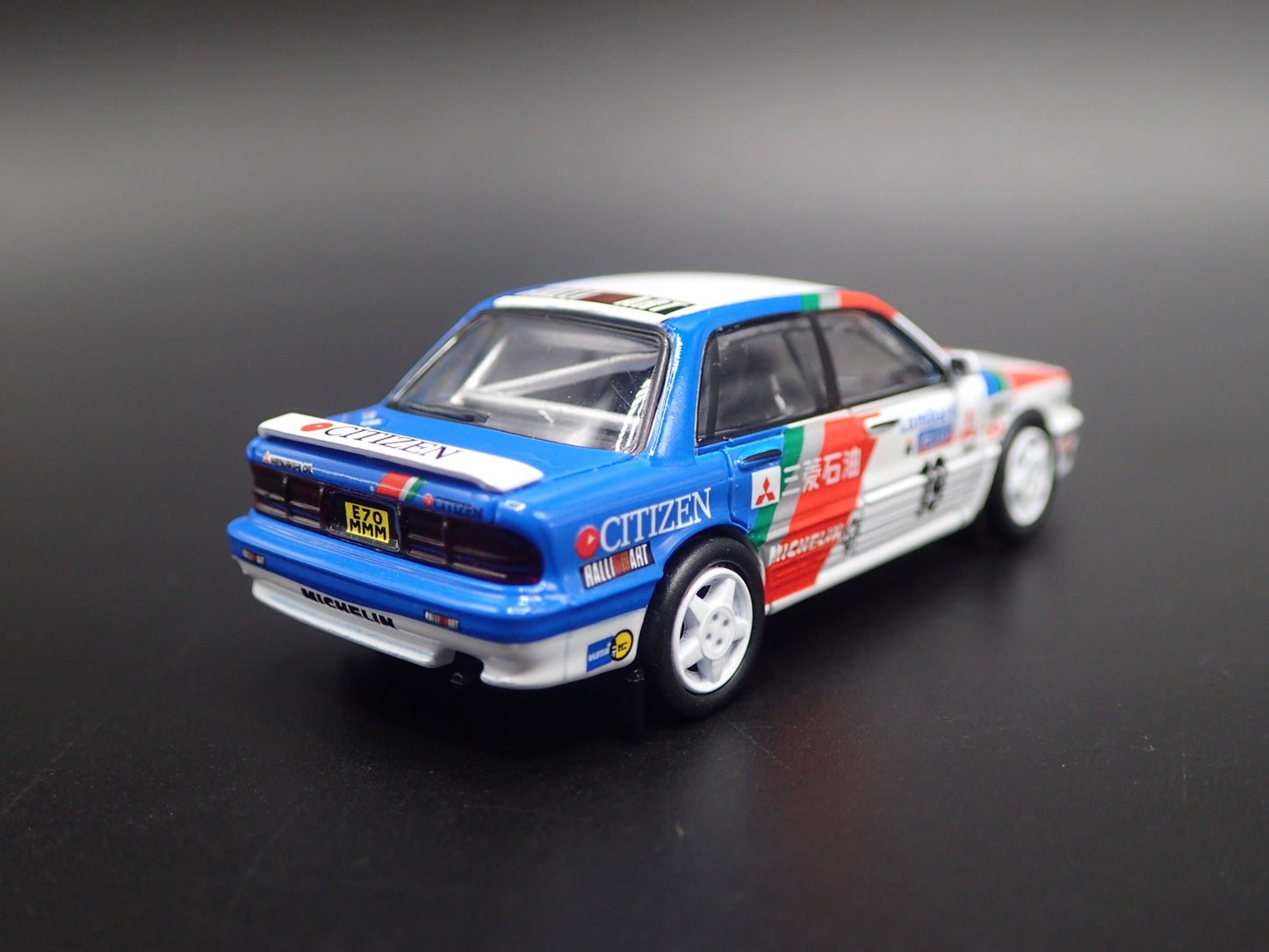 MITSUBISHI GALANT VR4 RALLY CAR #19 LOMBARD 1:64 SCALE DIORAMA DIECAST MODEL CAR