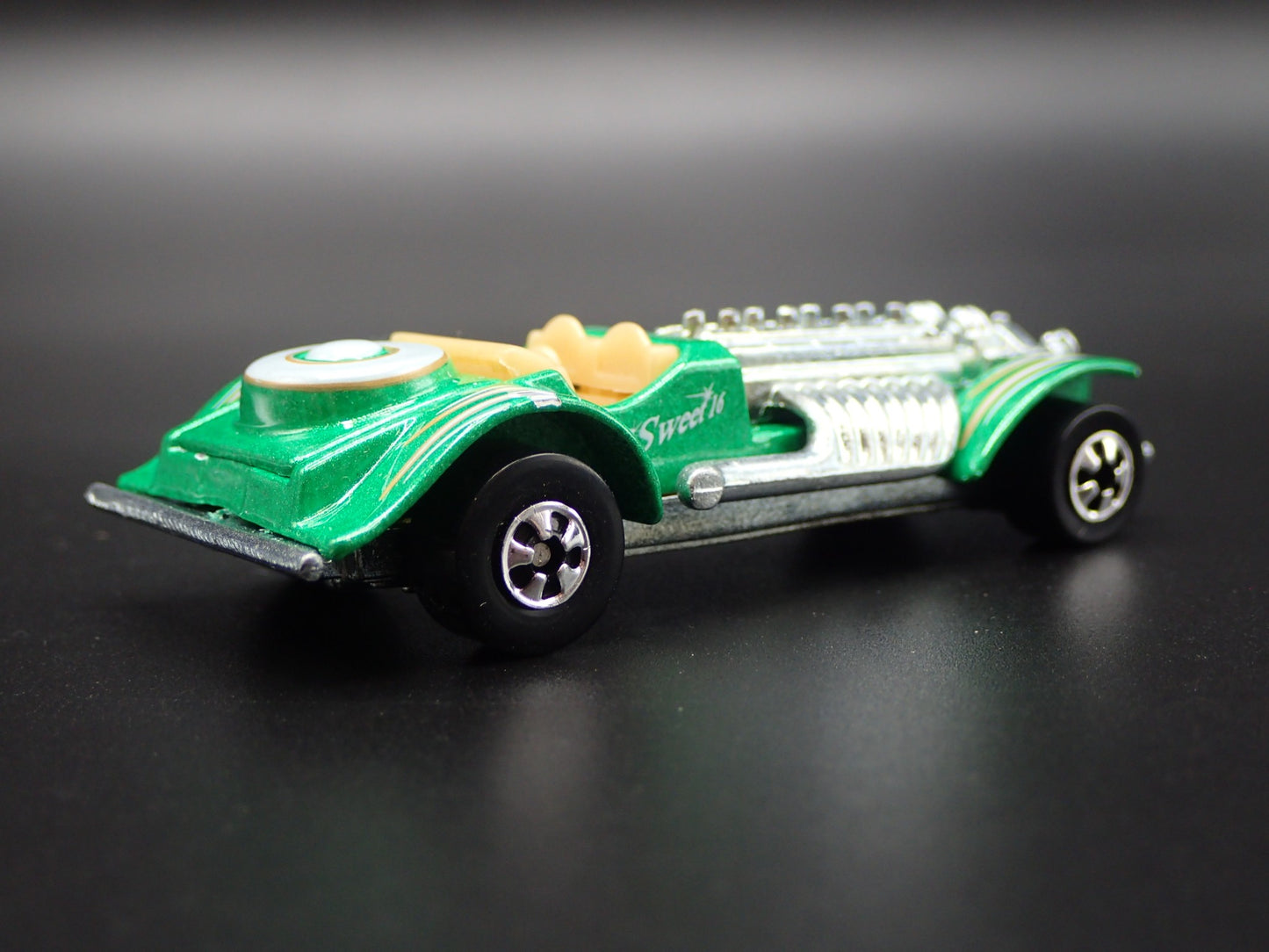 CUSTOM HOT ROD SWEET 16 GREEN 1:64 SCALE COLLECTIBLE DIORAMA DIECAST MODEL CAR