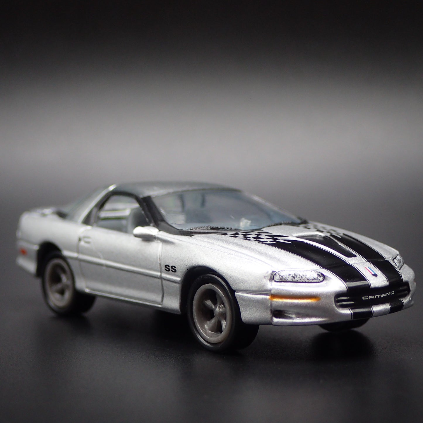 2002 CHEVY CHEVROLET CAMARO SS SILVER 35TH 1:64 SCALE DIORAMA DIECAST MODEL CAR