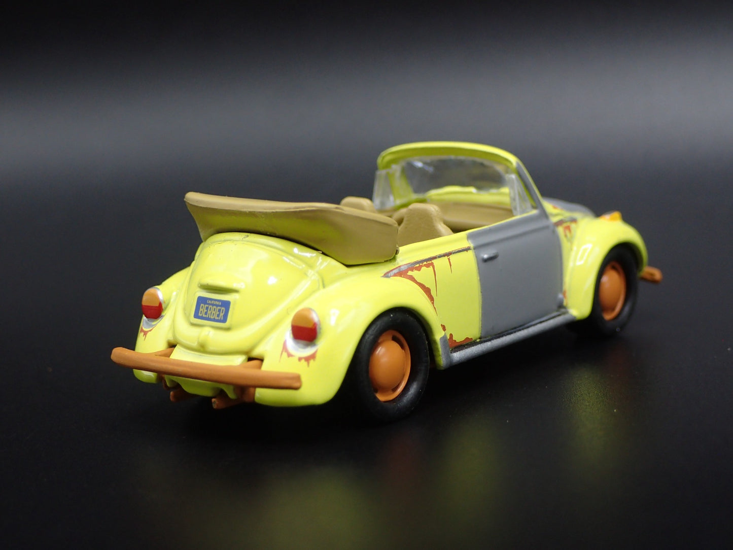 1975 75 VW VOLKSWAGEN SUPER BEETLE BUG CONVERTIBLE 1/64 SCALE DIECAST MODEL CAR