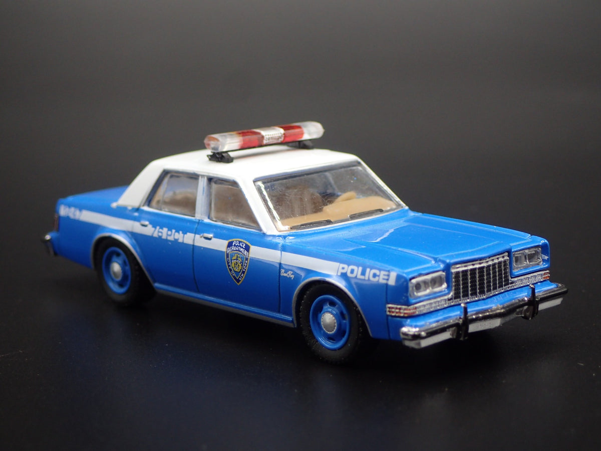 1982 82 PLYMOUTH GRAN FURY NYPD POLICE RARE 1:64 SCALE DIORAMA DIECAST MODEL CAR-Burning Rubber Toy Company