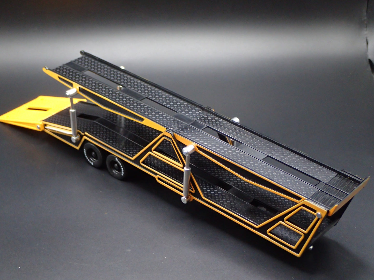 INTERNATIONAL LONESTAR & CAR TRANSPORTER HAULER TRAILER 1:64 SCALE DIECAST MODEL