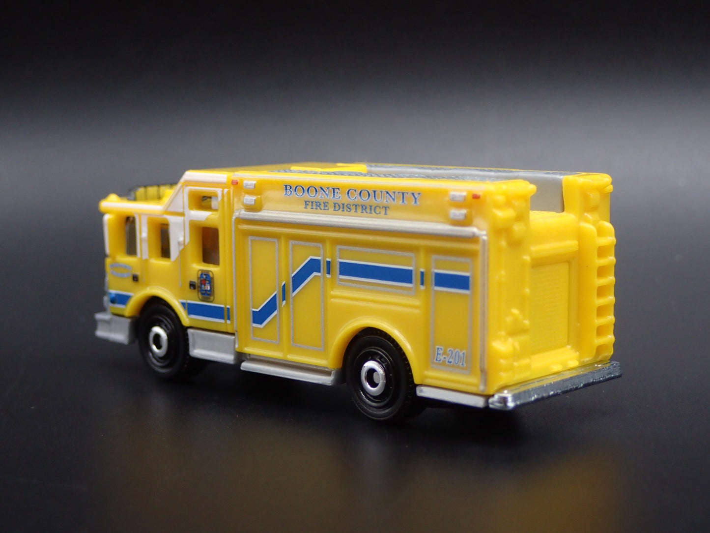 BOONE COUNTY FIRE TRUCK YELLOW RARE 1:64 MB SCALE COLLECTIBLE DIECAST MODEL CAR