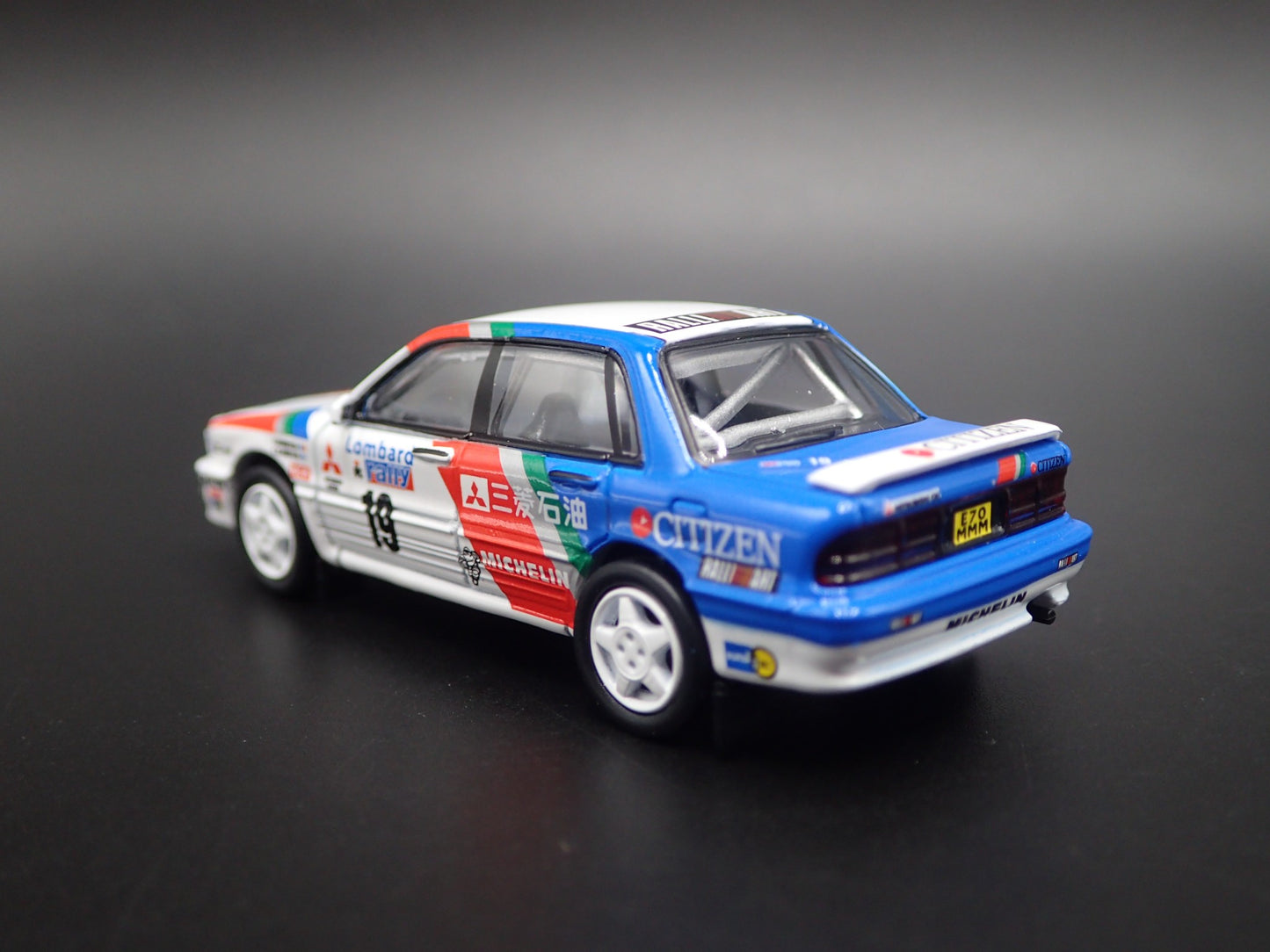 MITSUBISHI GALANT VR4 RALLY CAR #19 LOMBARD 1:64 SCALE DIORAMA DIECAST MODEL CAR