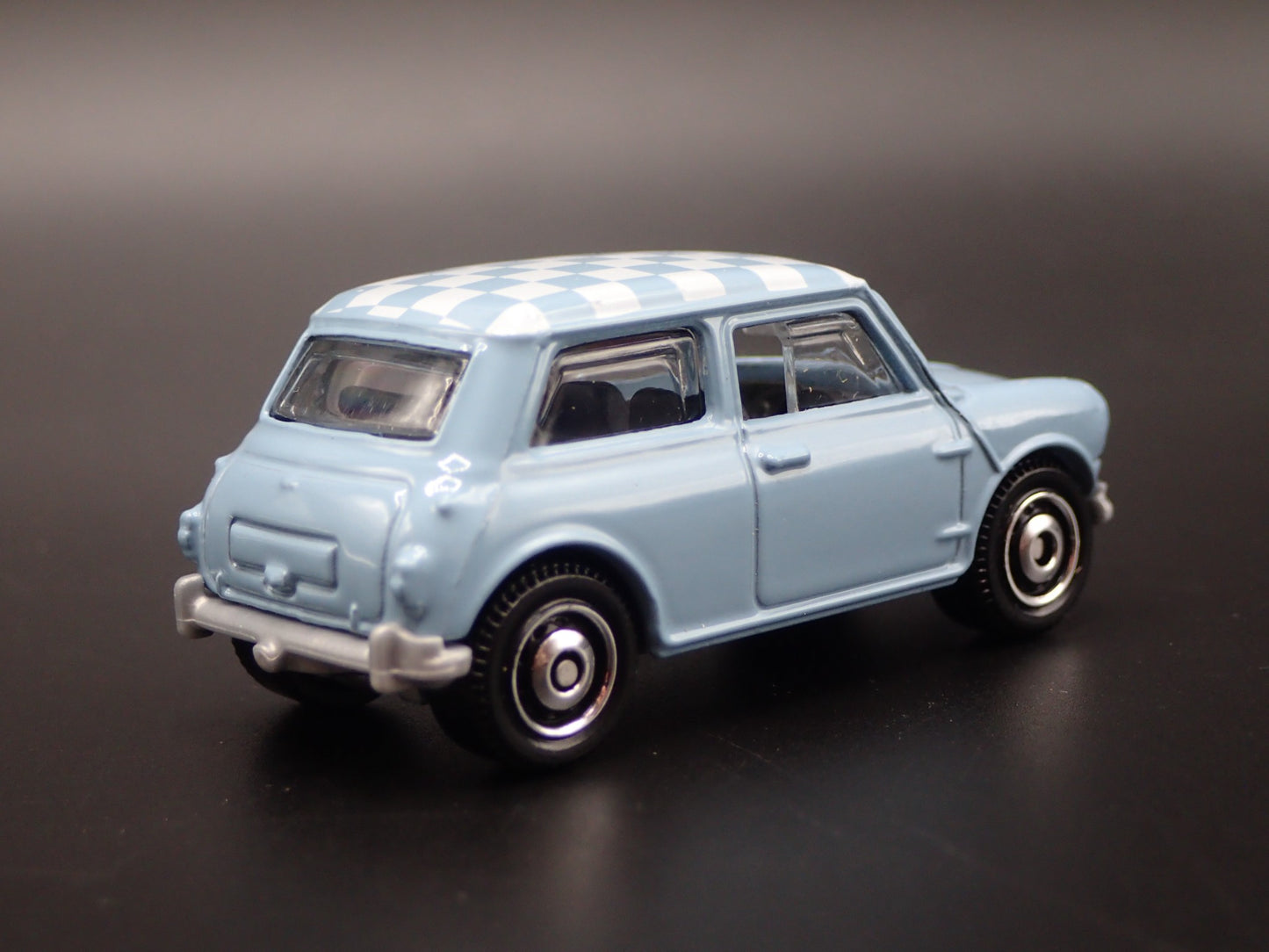 1959-1967 AUSTIN MINI COOPER MARK I BLUE 1:64 SCALE DIORAMA DIECAST MODEL CAR