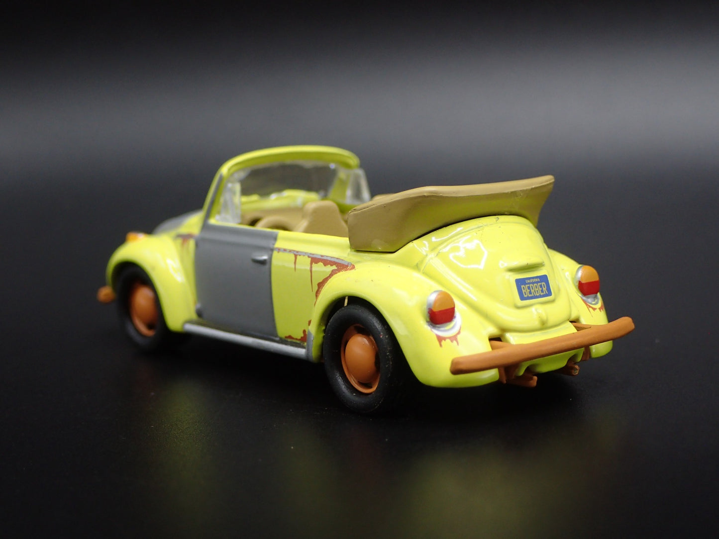 1975 75 VW VOLKSWAGEN SUPER BEETLE BUG CONVERTIBLE 1/64 SCALE DIECAST MODEL CAR