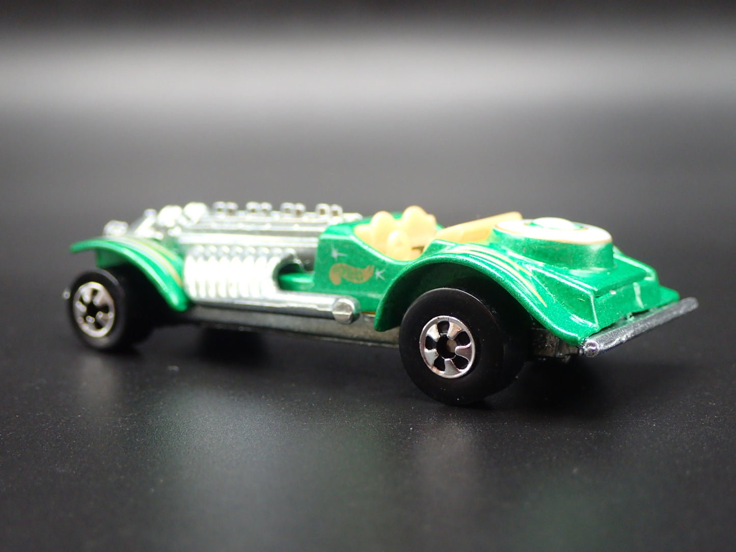 CUSTOM HOT ROD SWEET 16 GREEN 1:64 SCALE COLLECTIBLE DIORAMA DIECAST MODEL CAR