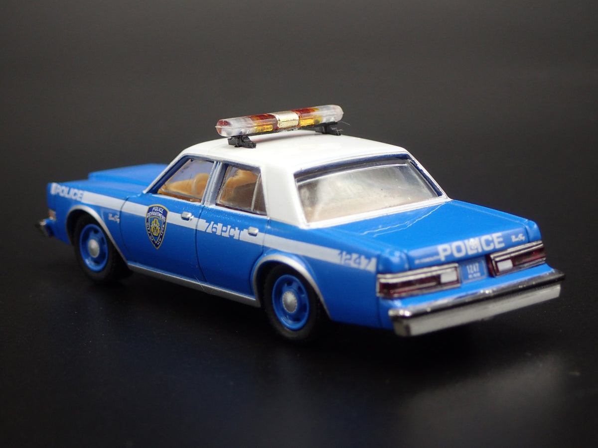 1982 82 PLYMOUTH GRAN FURY NYPD POLICE RARE 1:64 SCALE DIORAMA DIECAST MODEL CAR-Burning Rubber Toy Company