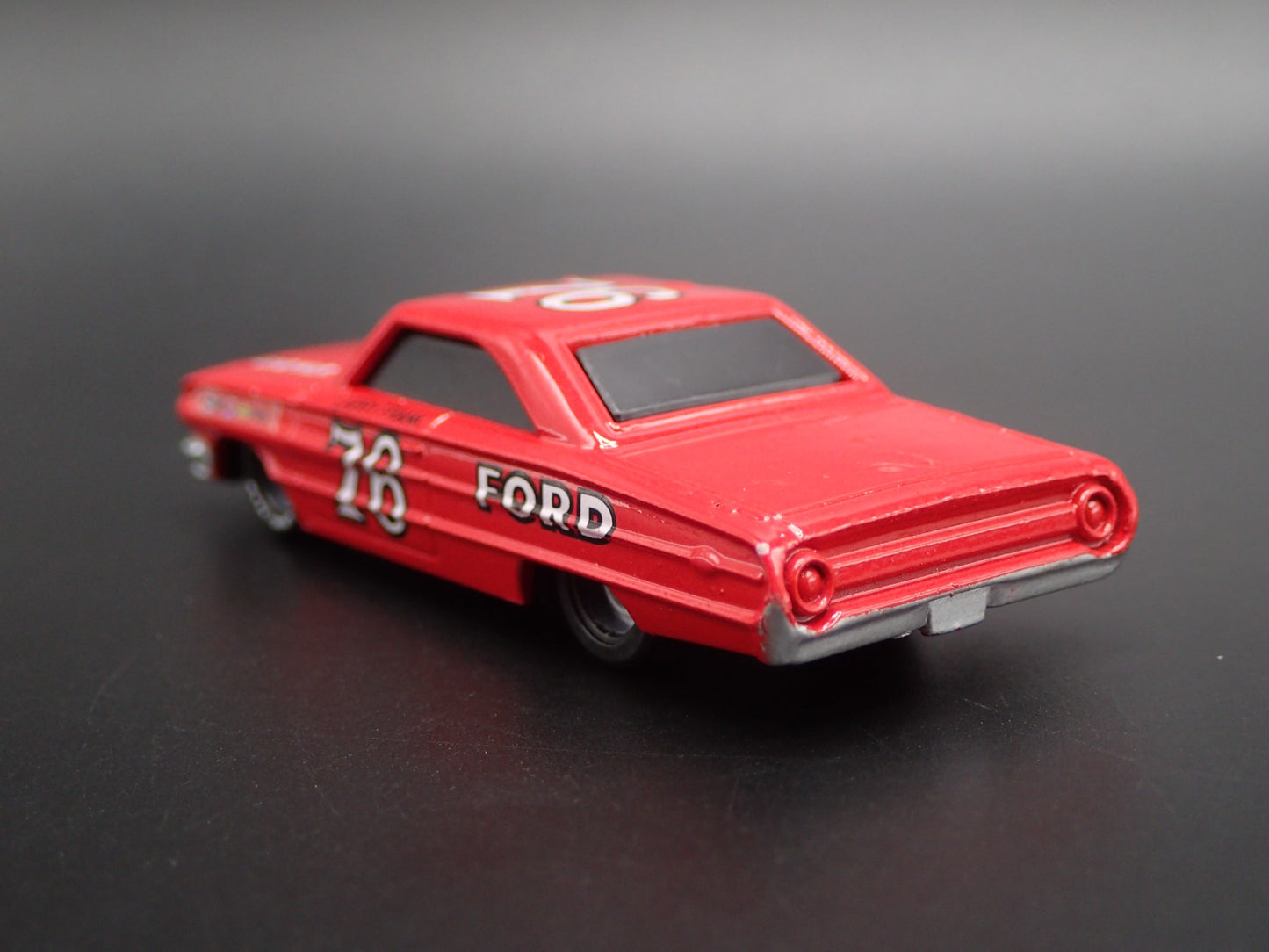1964 FORD GALAXIE 76 LARRY FRANK NASCAR 1:64 SCALE DIORAMA DIECAST MODEL CAR