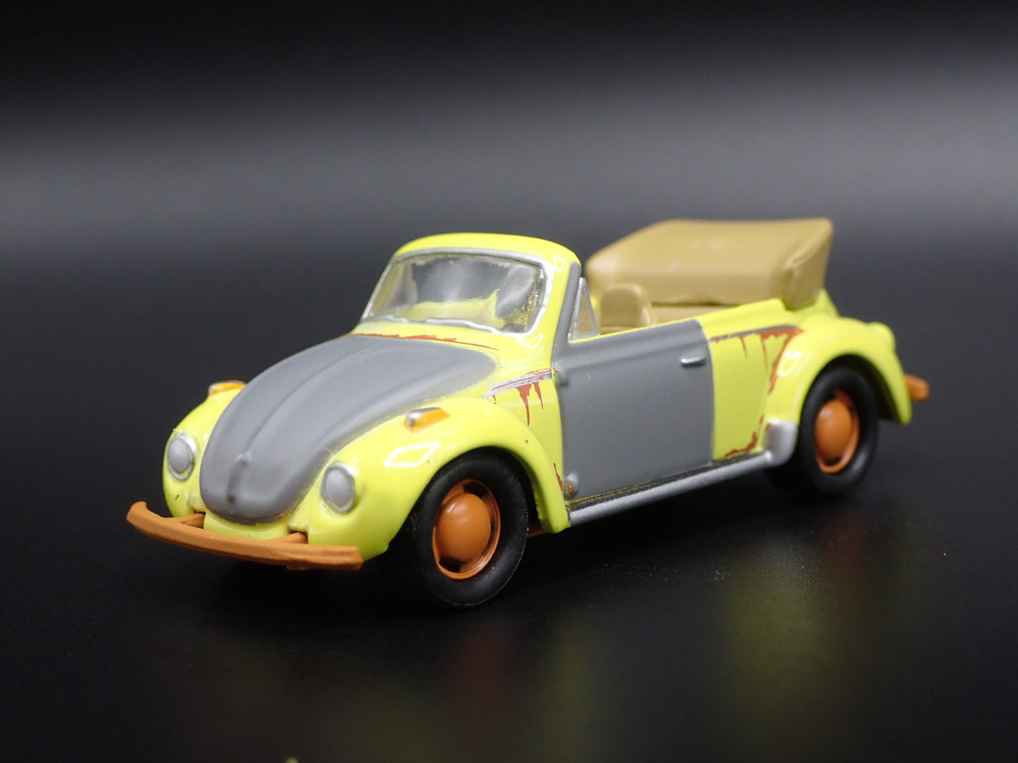 1975 75 VW VOLKSWAGEN SUPER BEETLE BUG CONVERTIBLE 1/64 SCALE DIECAST MODEL CAR