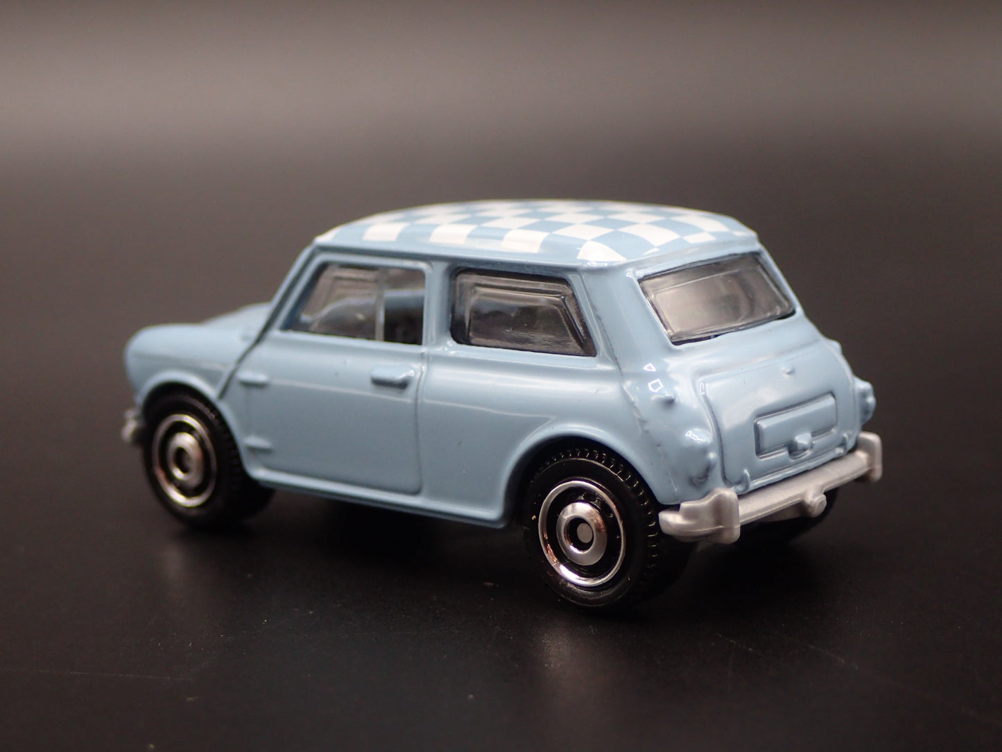 1959-1967 AUSTIN MINI COOPER MARK I BLUE 1:64 SCALE DIORAMA DIECAST MODEL CAR
