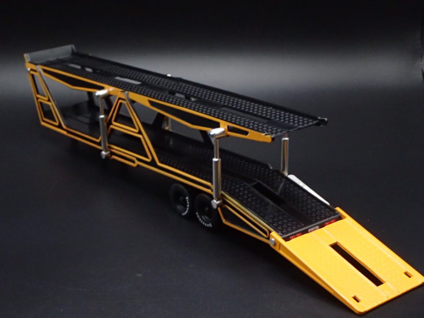 INTERNATIONAL LONESTAR & CAR TRANSPORTER HAULER TRAILER 1:64 SCALE DIECAST MODEL