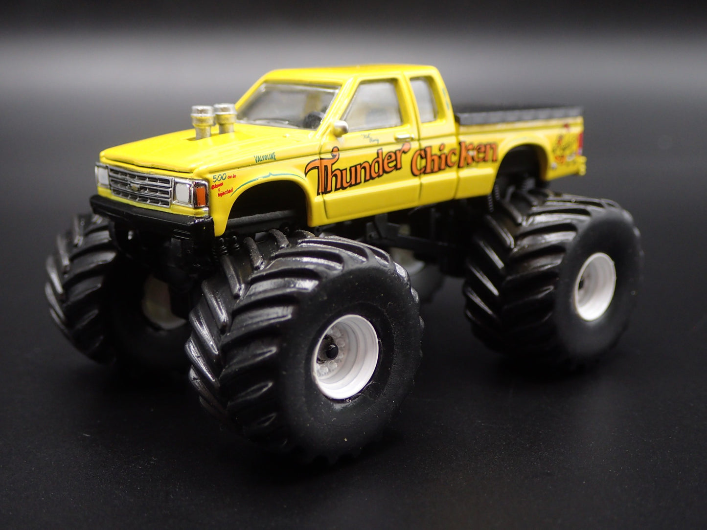 1989 89 CHEVY CHEVROLET S10 MONSTER TRUCK THUNDER CHICKEN 1:64 DIECAST MODEL CAR