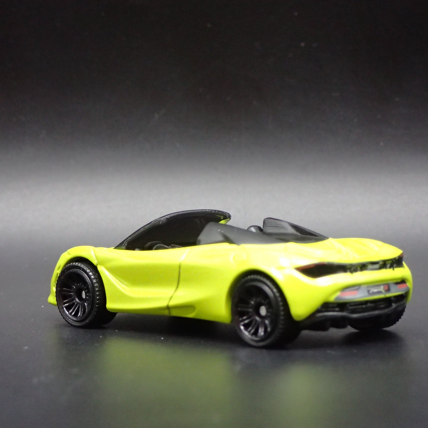 2018-2023 MCLAREN 720S SPIDER SUPER CAR 1:64 SCALE DIORAMA DIECAST MODEL CAR