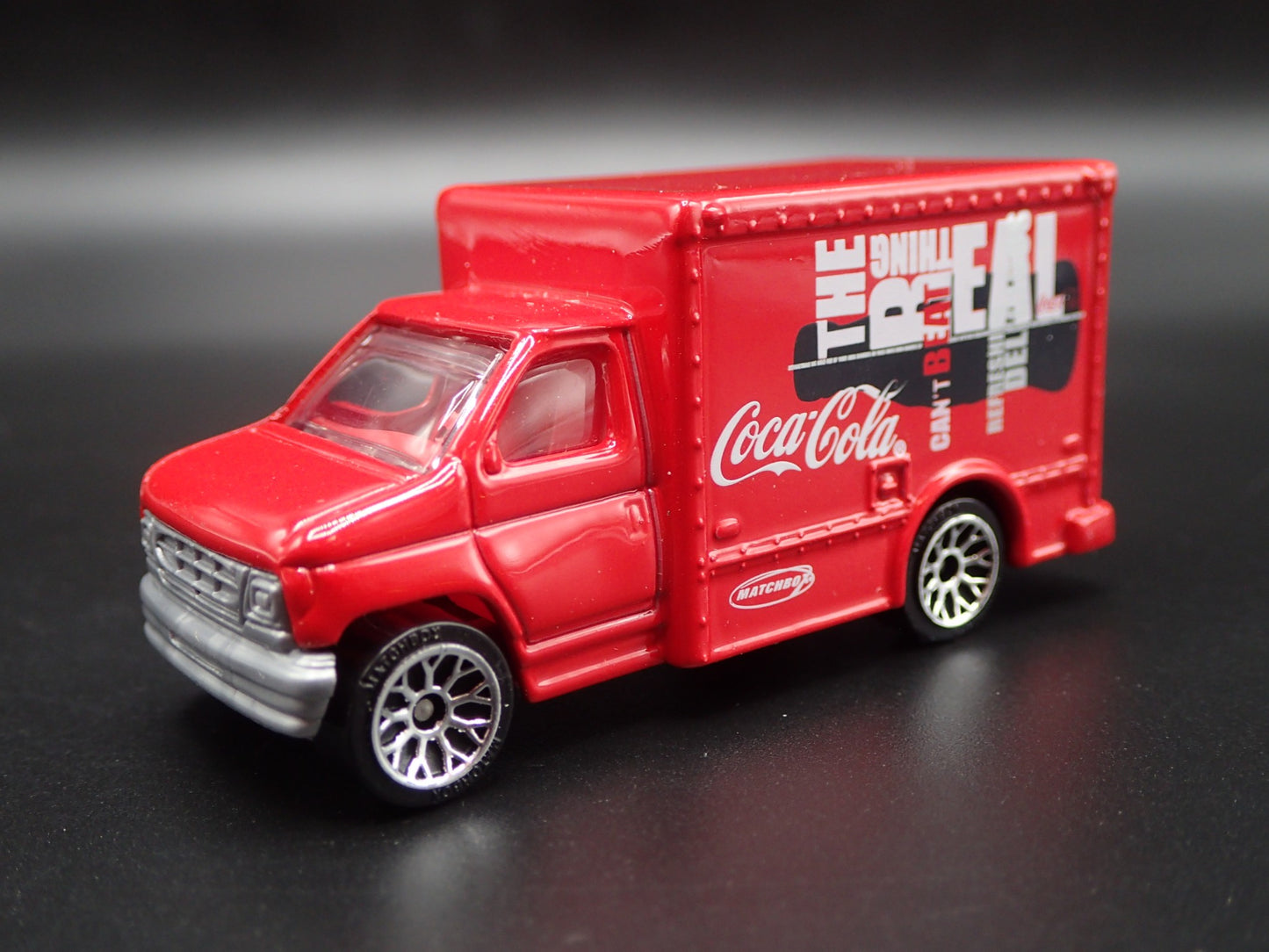 1999 99 FORD E SERIES BOX VAN COCA COLA RED 1:80 SCALE DIORAMA DIECAST MODEL CAR