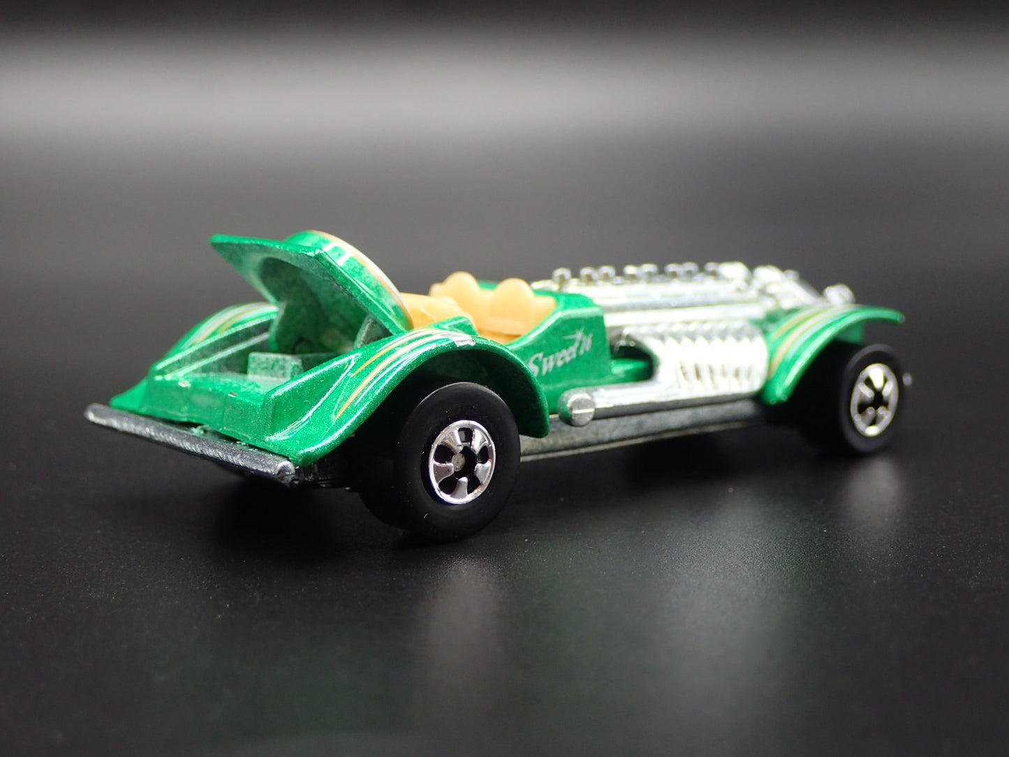 CUSTOM HOT ROD SWEET 16 GREEN 1:64 SCALE COLLECTIBLE DIORAMA DIECAST MODEL CAR