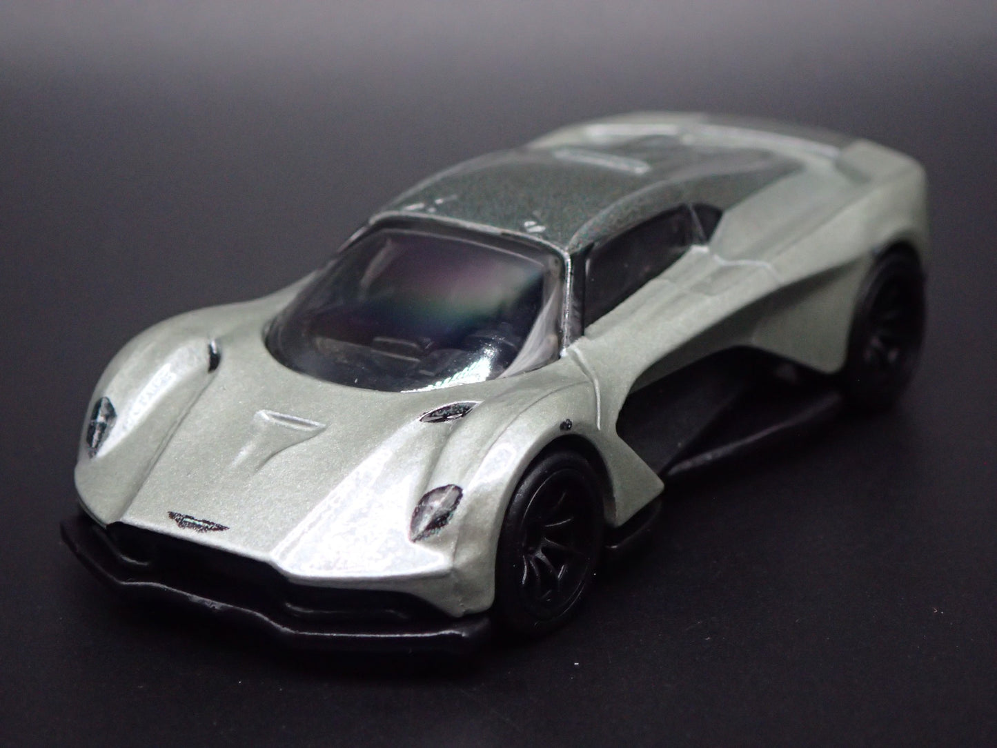 2019 ASTON MARTIN VALHALLA CONCEPT JAMES BOND 007 1/64 SCALE DIECAST MODEL CAR