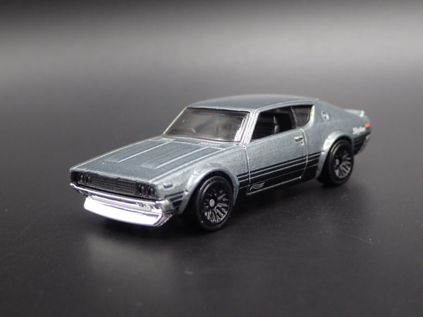 1972-1973 NISSAN SKYLINE 2000 GTR GRAY RARE 1:64 SCALE DIORAMA DIECAST MODEL CAR