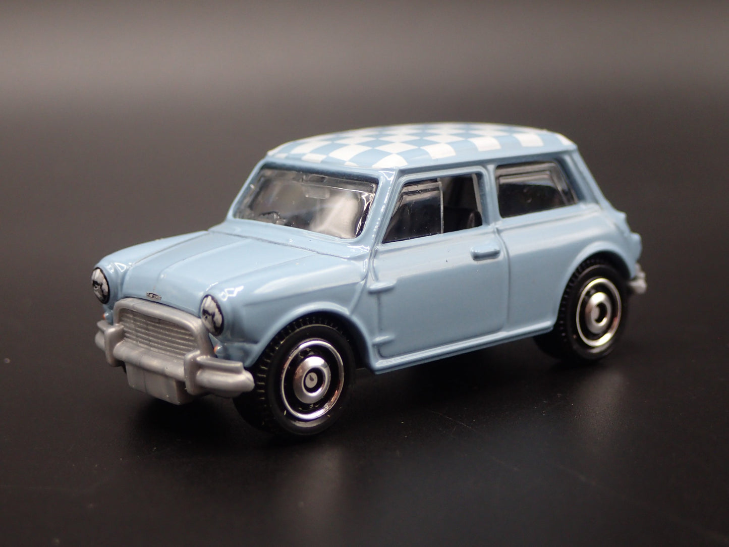 1959-1967 AUSTIN MINI COOPER MARK I BLUE 1:64 SCALE DIORAMA DIECAST MODEL CAR