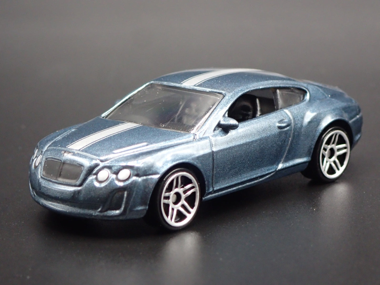 2009-2011 BENTLEY CONTINENTAL SUPERSPORTS 1:64 SCALE DIORAMA DIECAST MODEL CAR
