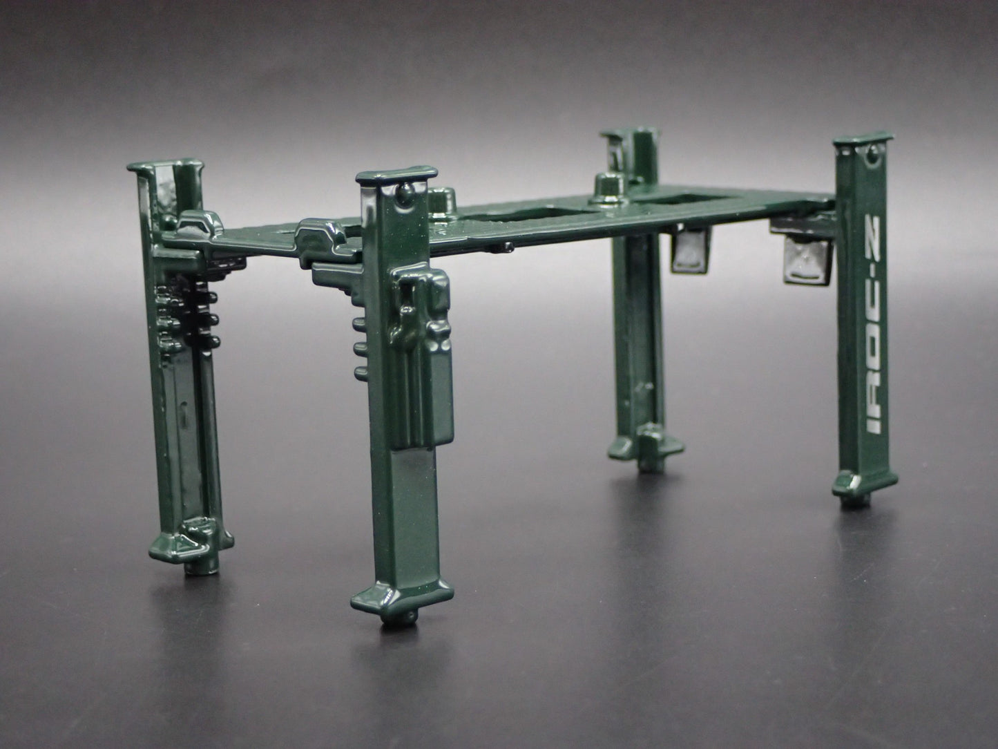 IROC-Z 1:64 SCALE AUTO SHOP MECHANIC GARAGE 4 POST CAR LIFT DIORAMA DIECAST PROP