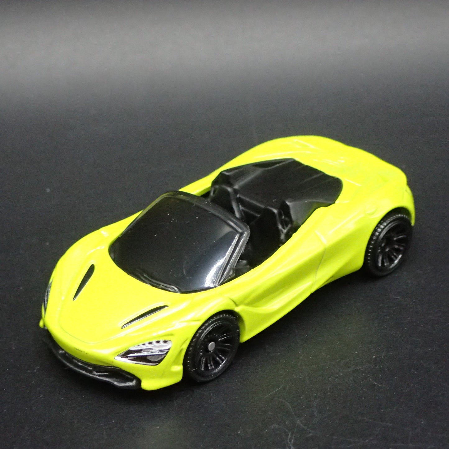 2018-2023 MCLAREN 720S SPIDER SUPER CAR 1:64 SCALE DIORAMA DIECAST MODEL CAR