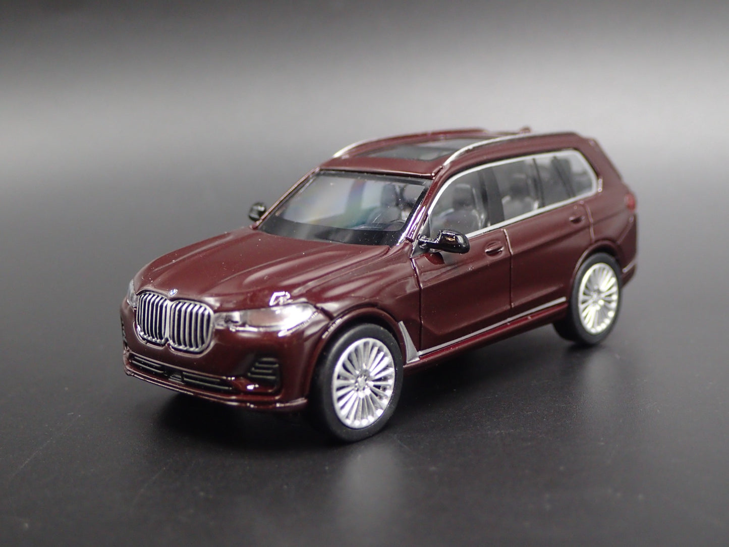 2019-2025 BMW X7 LUXURY SUV 1:64 SCALE COLLECTIBLE DIORAMA DIECAST MODEL CAR