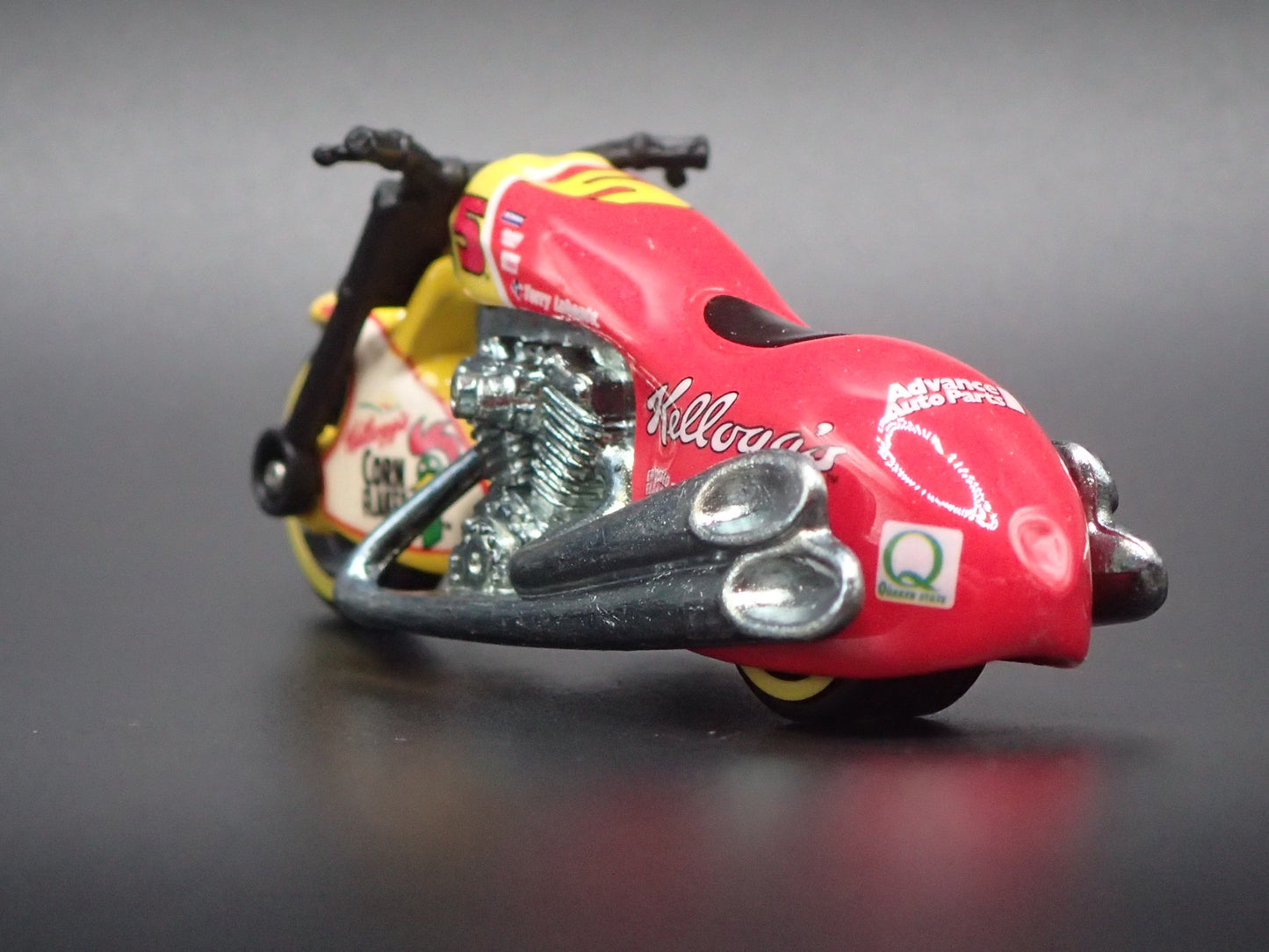 SCORCHIN SCOOTER MOTORCYCLE KELLOGGS 5 1:64 HOT WHEELS SCALE DIECAST MODEL CAR