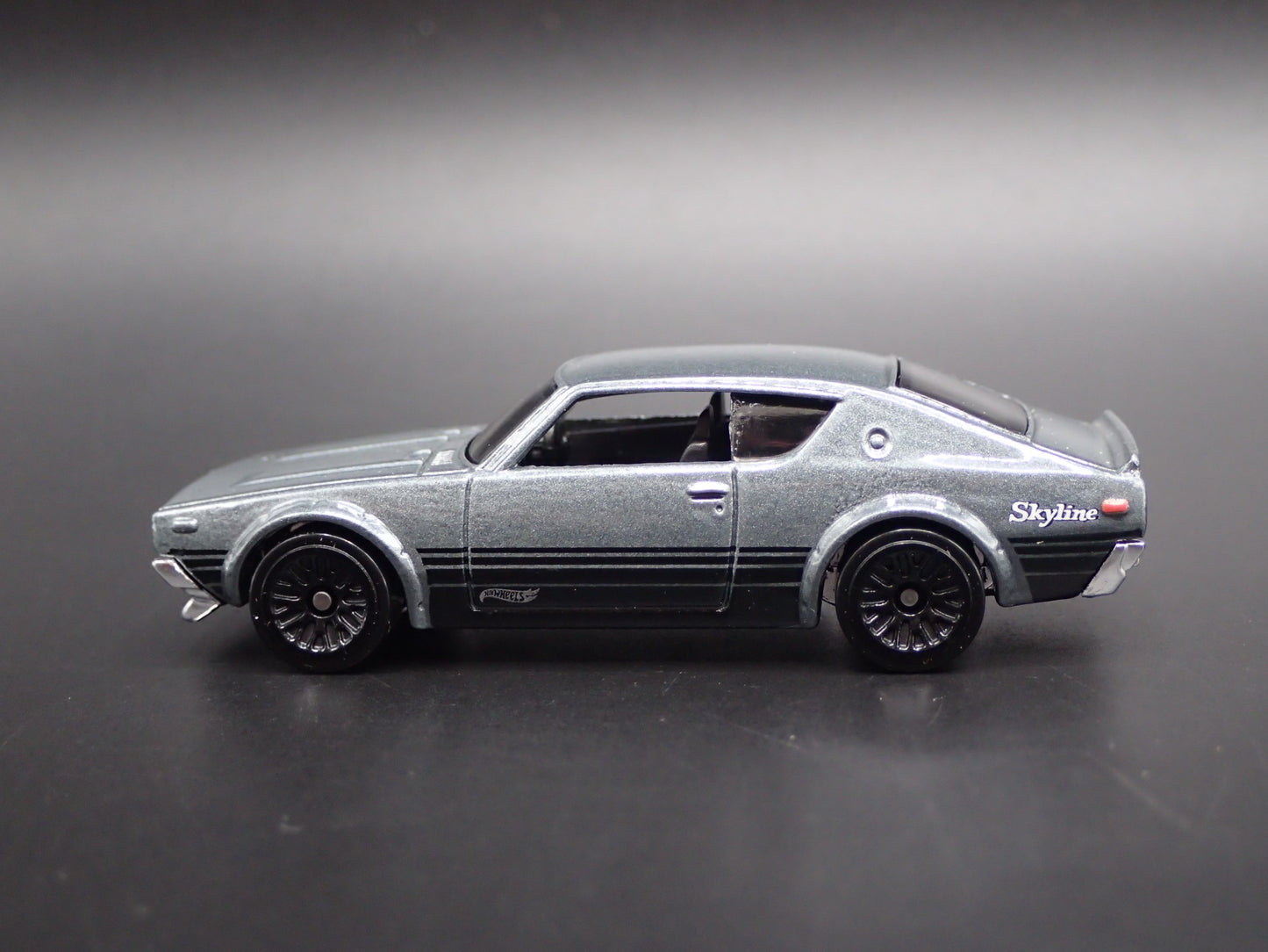 1972-1973 NISSAN SKYLINE 2000 GTR GRAY RARE 1:64 SCALE DIORAMA DIECAST MODEL CAR