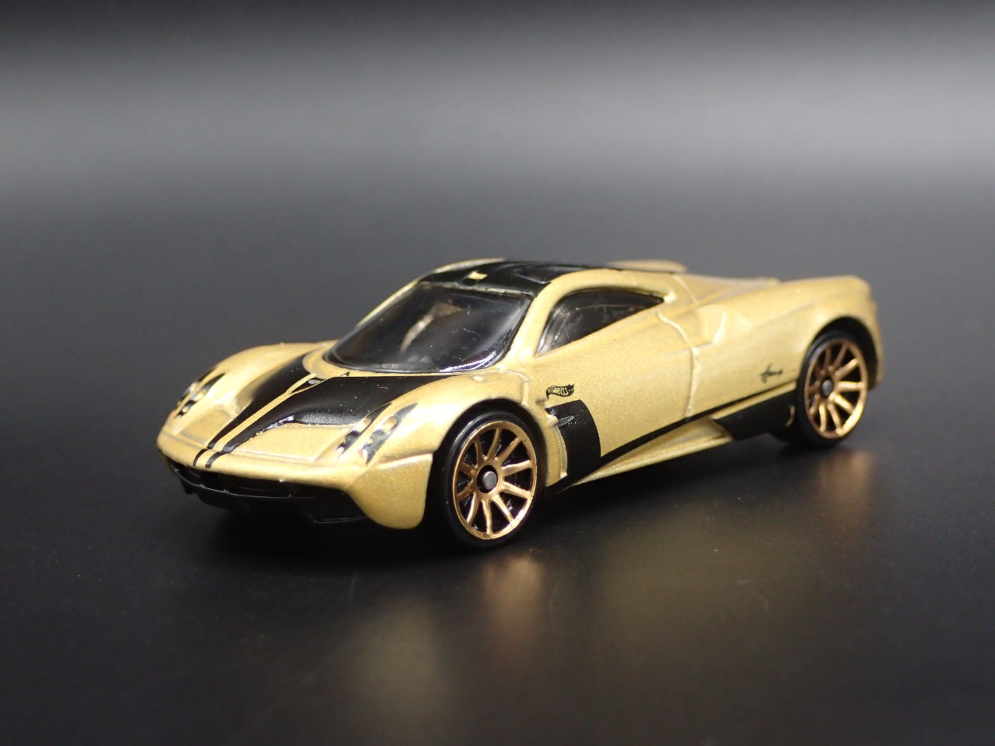 2011-2018 PAGANI HUAYRA SUPER CAR GOLD 1/64 SCALE DIORAMA DIECAST MODEL CAR