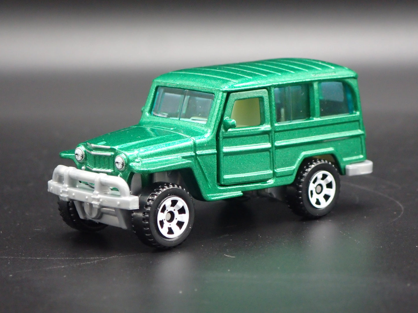 1946-1964 JEEP WILLYS WAGON 1:64 SCALE COLLECTIBLE DIORAMA  DIECAST MODEL CAR