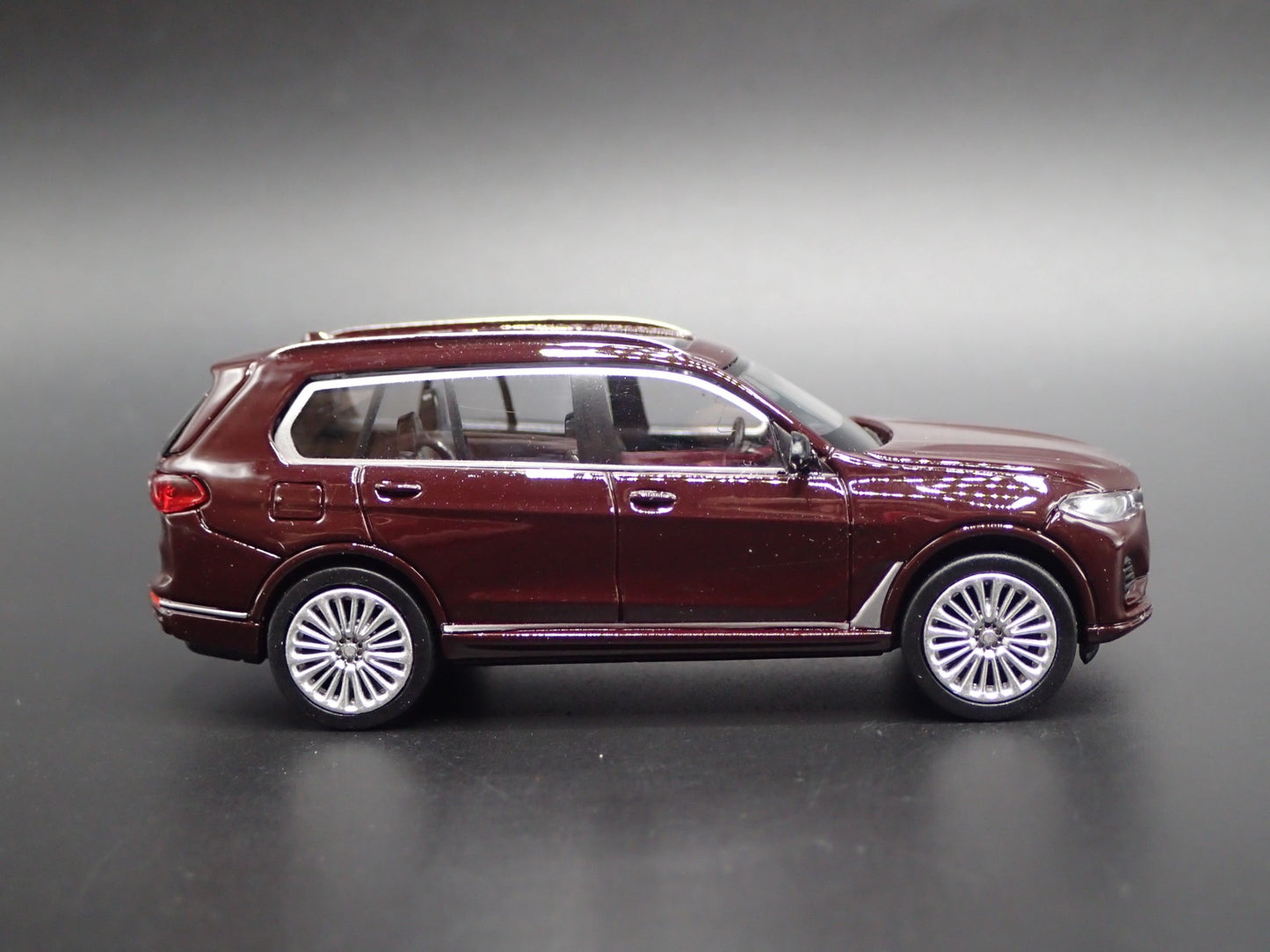 2019-2025 BMW X7 LUXURY SUV 1:64 SCALE COLLECTIBLE DIORAMA DIECAST MODEL CAR