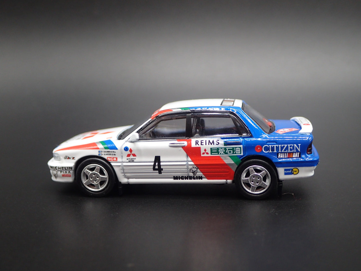 MITSUBISHI GALANT VR4 RALLY CAR #4 REIMS 1:64 SCALE DIORAMA DIECAST MODEL CAR