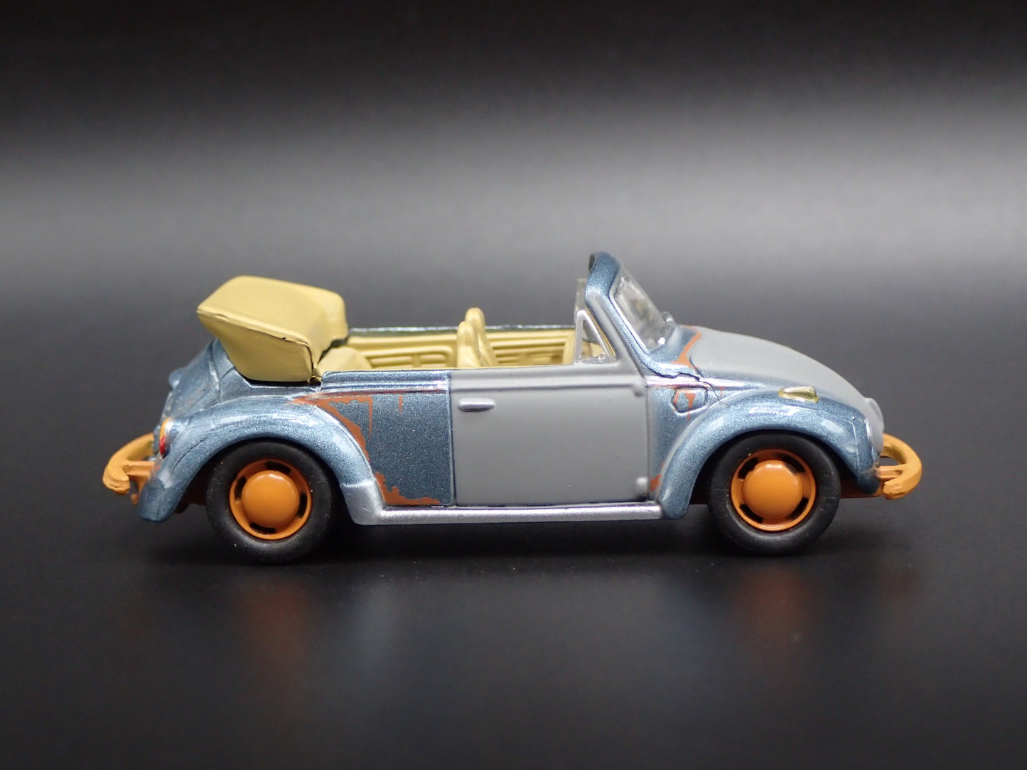 1975 75 VW VOLKSWAGEN SUPER BEETLE BUG CONVERTIBLE 1/64 SCALE DIECAST MODEL CAR