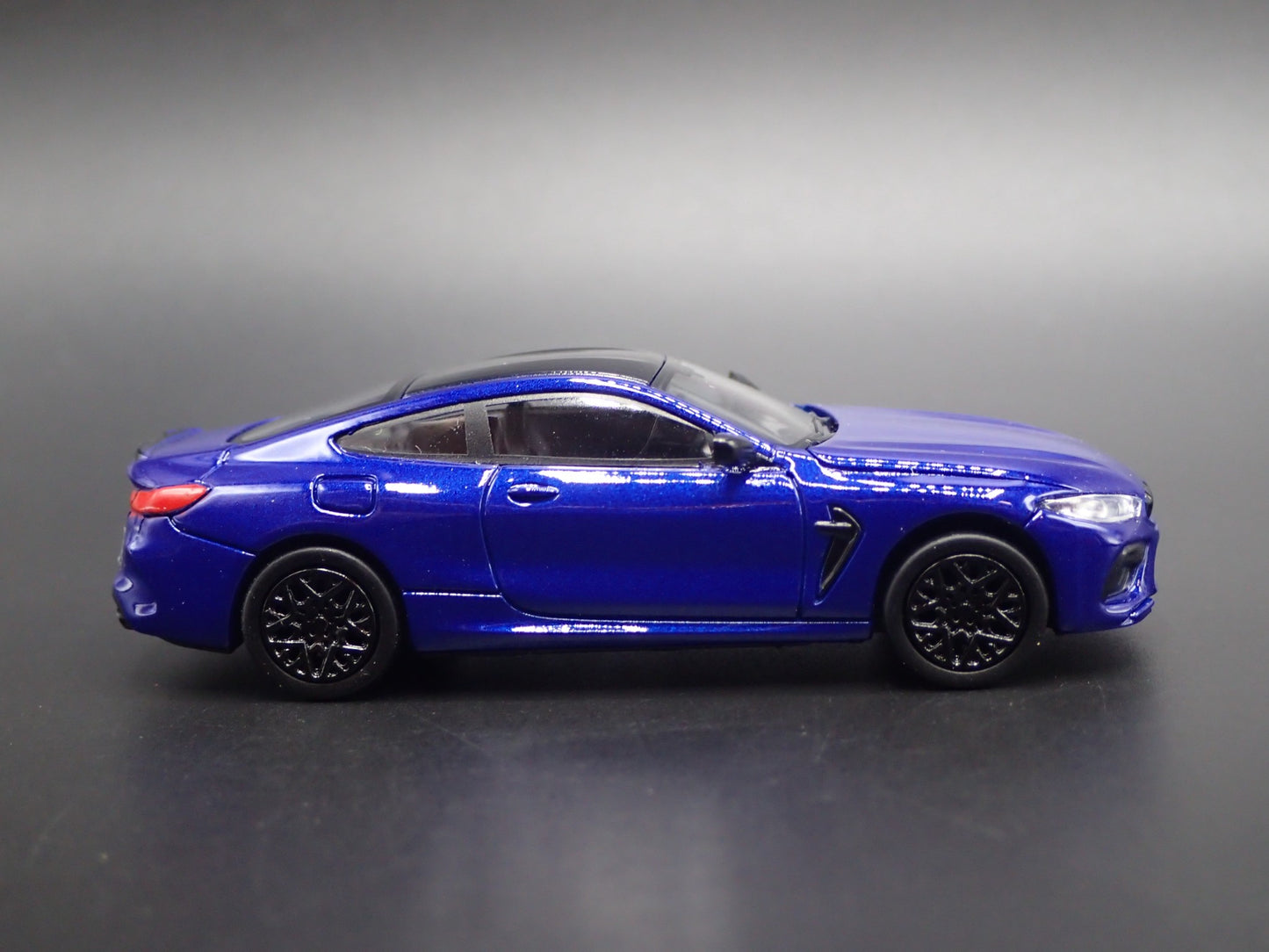 2019-2025 BMW M8 COUPE RARE 1:64 SCALE COLLECTIBLE DIORAMA DIECAST MODEL CAR