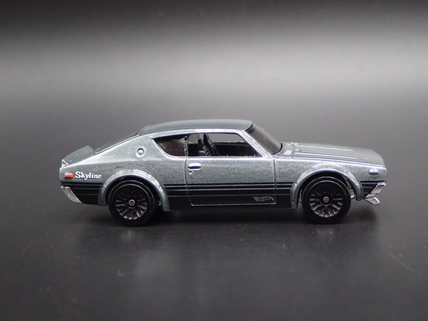 1972-1973 NISSAN SKYLINE 2000 GTR GRAY RARE 1:64 SCALE DIORAMA DIECAST MODEL CAR
