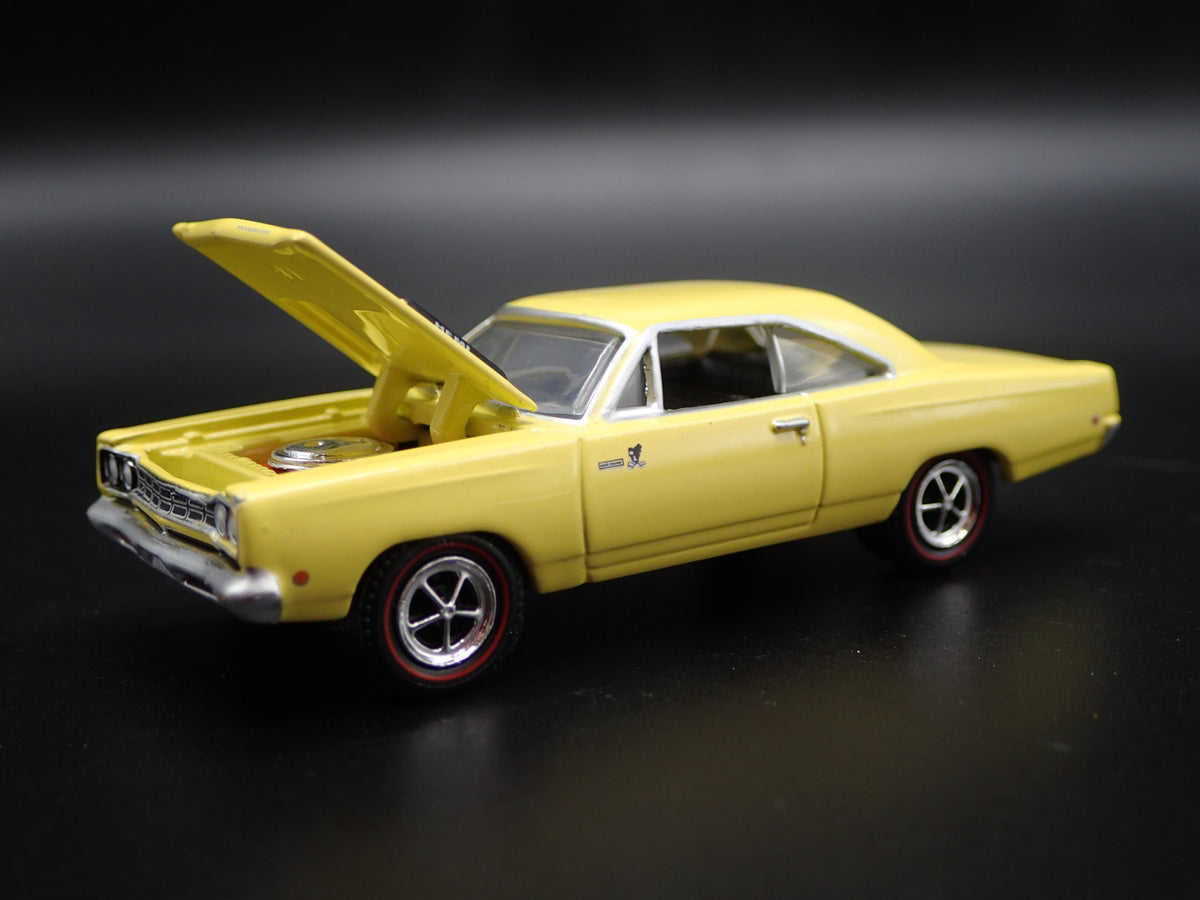 1968 PLYMOUTH ROAD RUNNER HEMI 1:64 SCALE COLLECTIBLE DIORAMA DIECAST MODEL CAR-Burning Rubber Toy Company