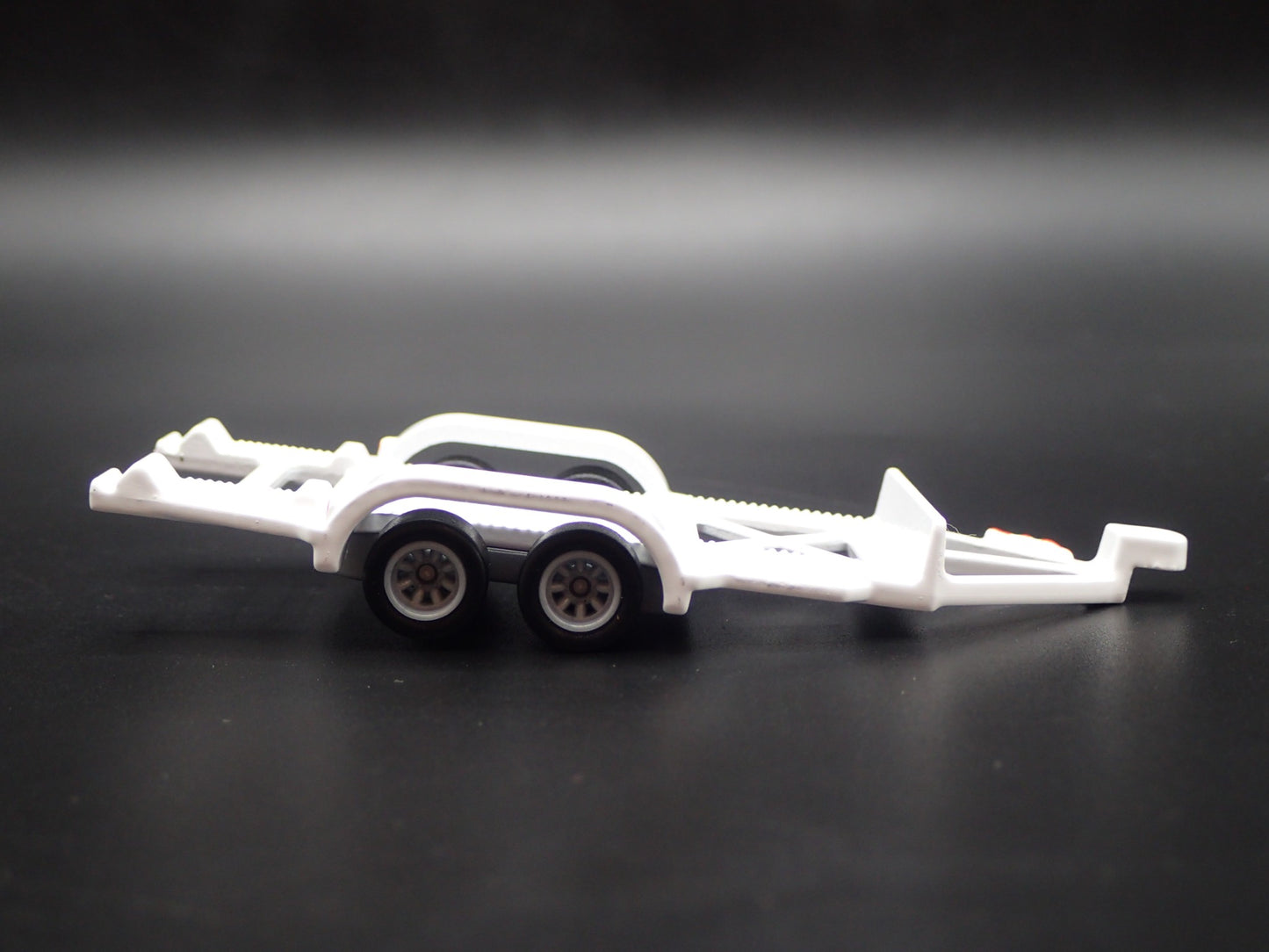 FLATBED TRAILER w/ LOADING RAMPS 1:64 SCALE LIMITED COLLECTIBLE DIORAMA MODEL