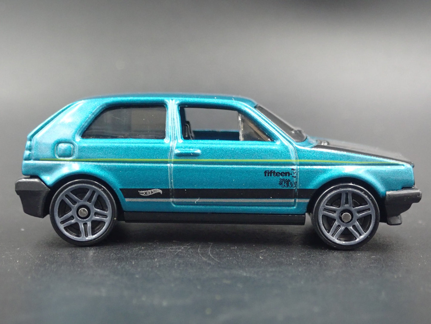 1985-1992 VW VOLKSWAGEN GOLF MK2 GREEN 1:64 SCALE COLLECTIBLE DIECAST MODEL CAR