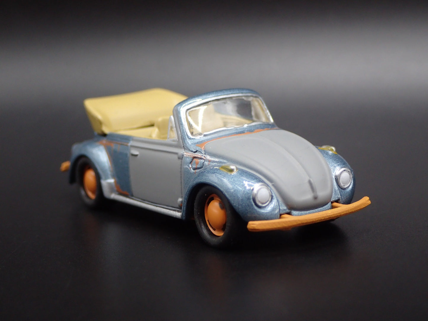 1975 75 VW VOLKSWAGEN SUPER BEETLE BUG CONVERTIBLE 1/64 SCALE DIECAST MODEL CAR