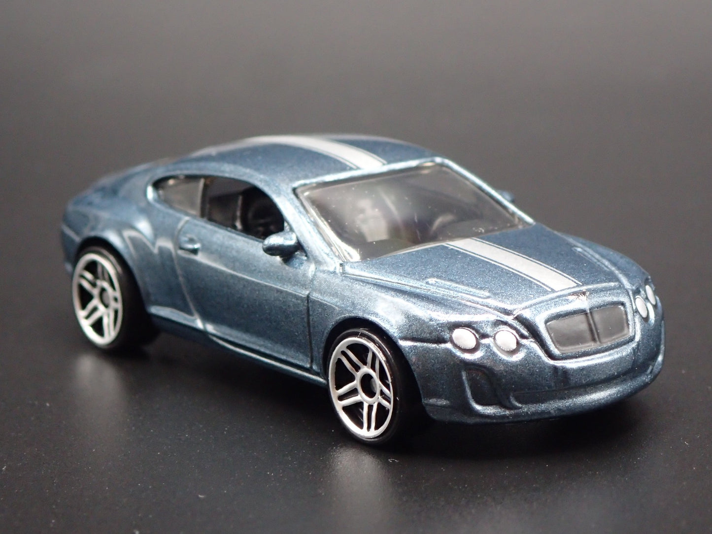 2009-2011 BENTLEY CONTINENTAL SUPERSPORTS 1:64 SCALE DIORAMA DIECAST MODEL CAR
