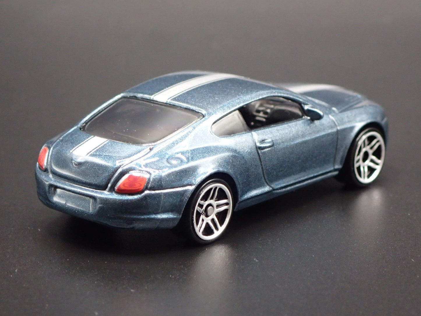 2009-2011 BENTLEY CONTINENTAL SUPERSPORTS 1:64 SCALE DIORAMA DIECAST MODEL CAR