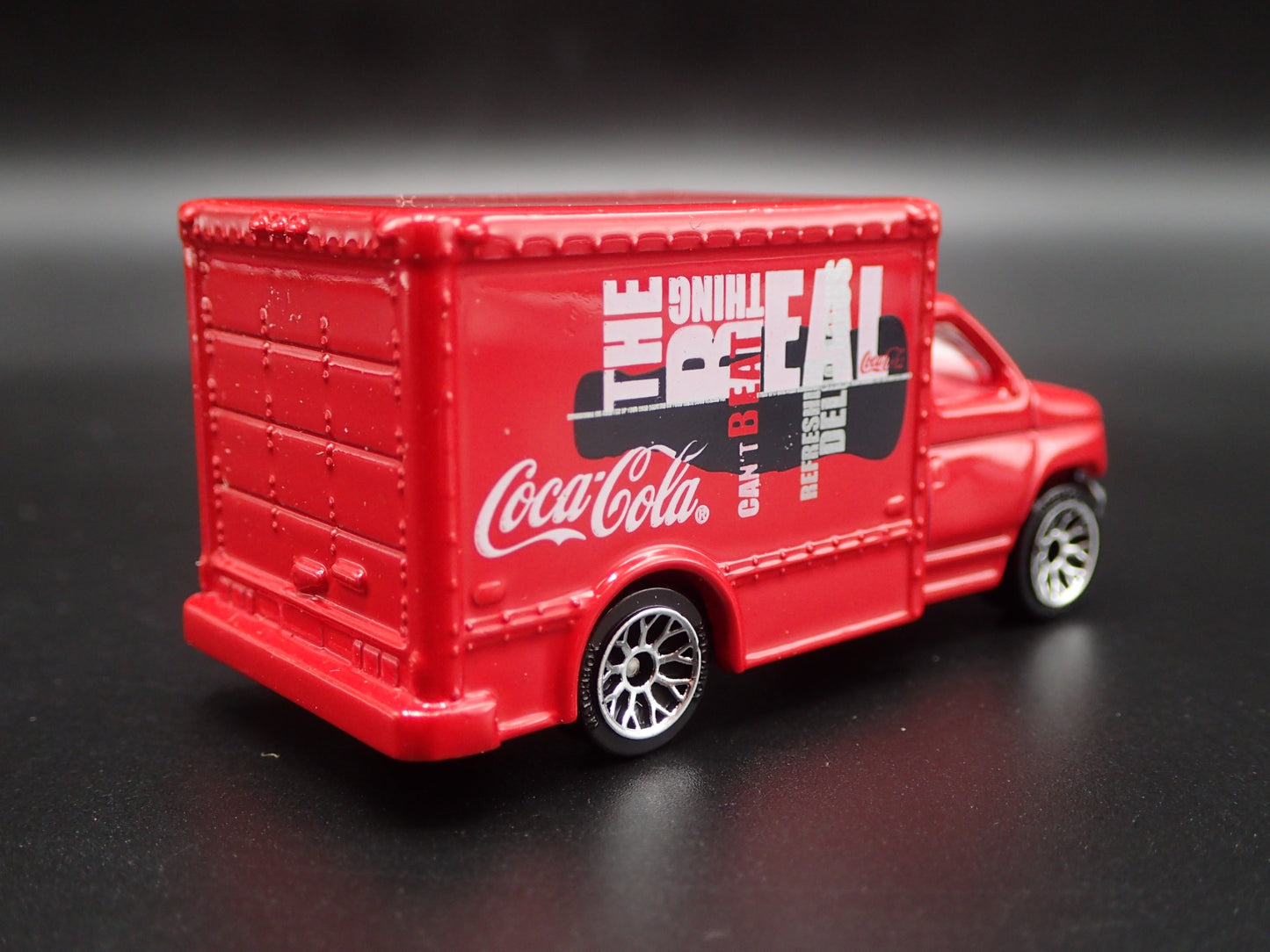 1999 99 FORD E SERIES BOX VAN COCA COLA RED 1:80 SCALE DIORAMA DIECAST MODEL CAR