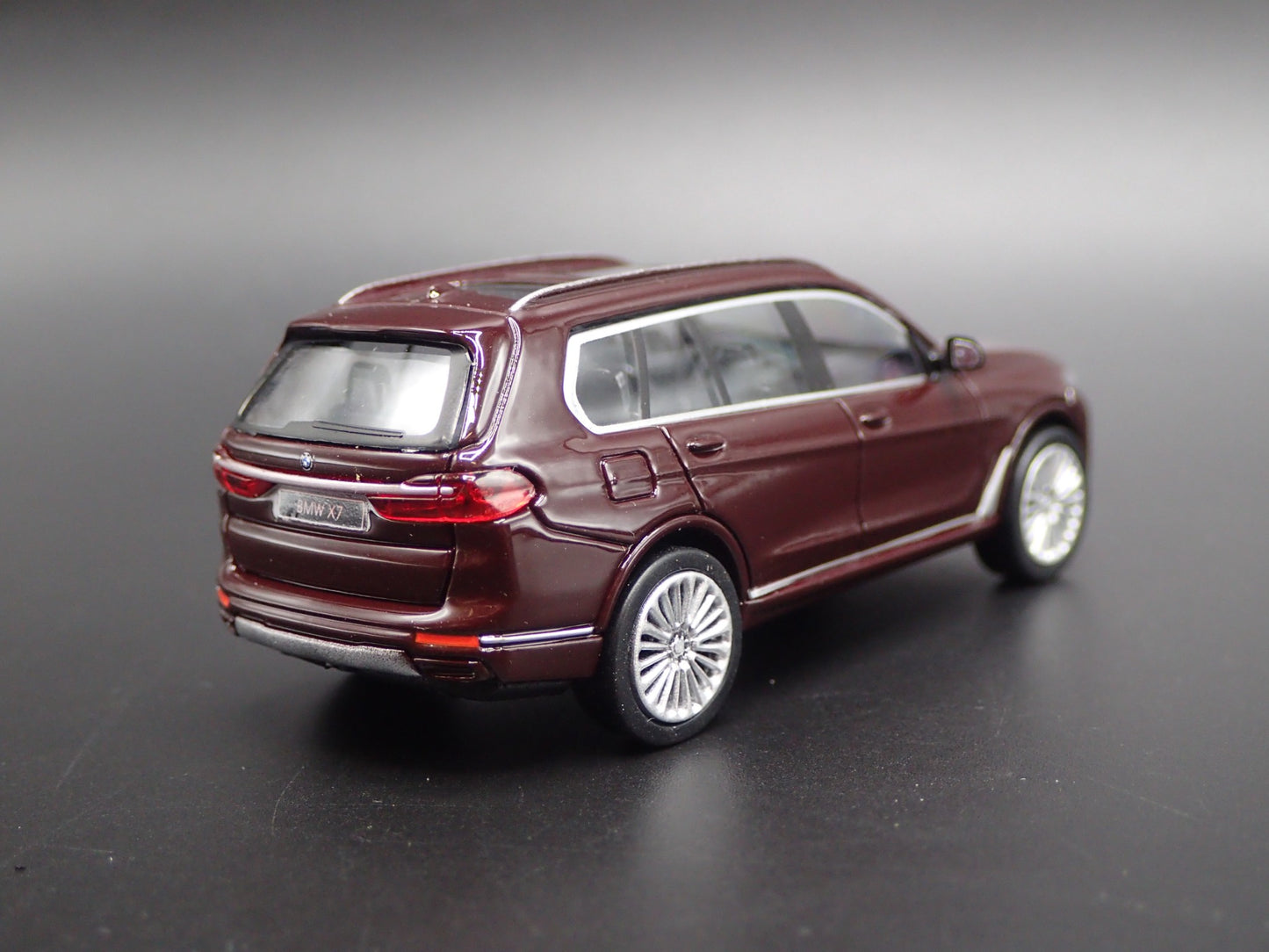 2019-2025 BMW X7 LUXURY SUV 1:64 SCALE COLLECTIBLE DIORAMA DIECAST MODEL CAR