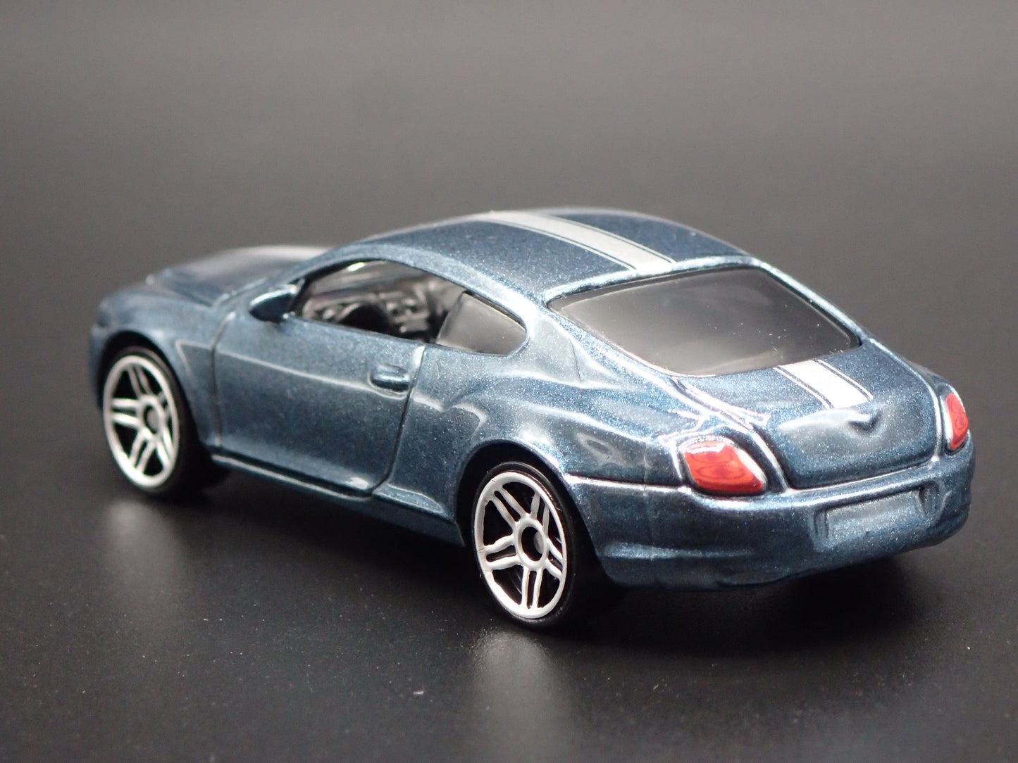 2009-2011 BENTLEY CONTINENTAL SUPERSPORTS 1:64 SCALE DIORAMA DIECAST MODEL CAR