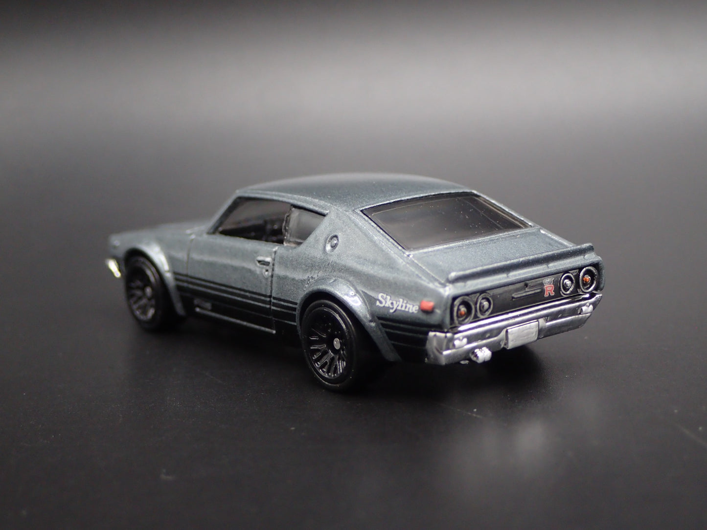 1972-1973 NISSAN SKYLINE 2000 GTR GRAY RARE 1:64 SCALE DIORAMA DIECAST MODEL CAR
