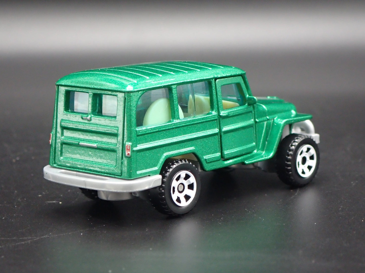 1946-1964 JEEP WILLYS WAGON 1:64 SCALE COLLECTIBLE DIORAMA  DIECAST MODEL CAR