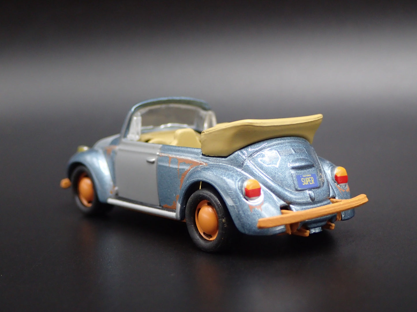 1975 75 VW VOLKSWAGEN SUPER BEETLE BUG CONVERTIBLE 1/64 SCALE DIECAST MODEL CAR