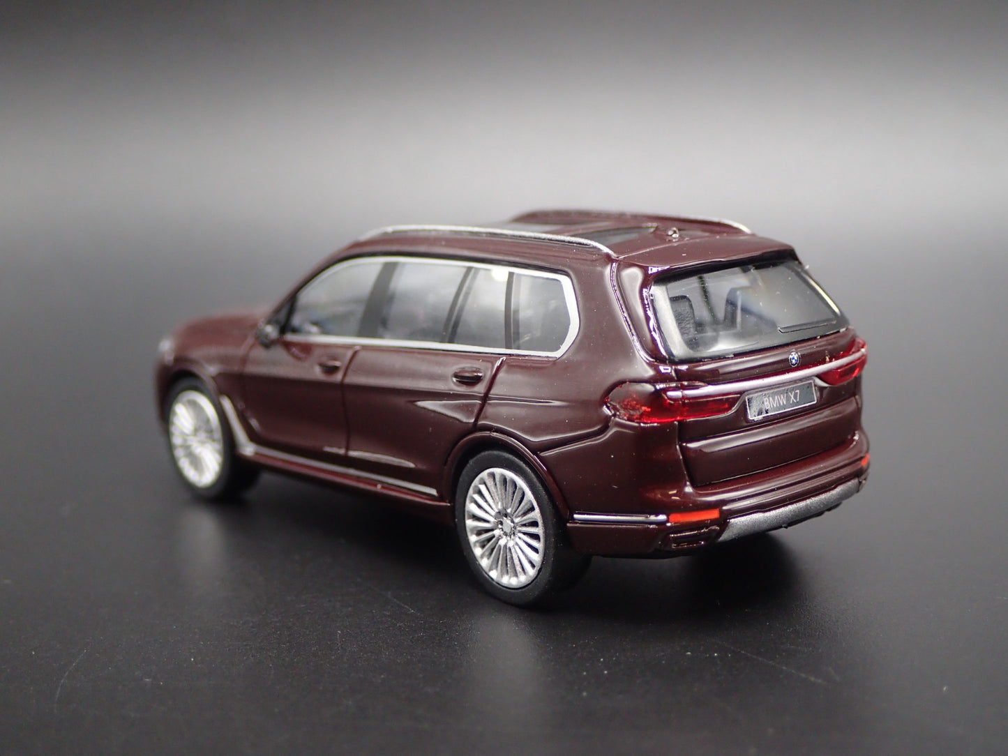 2019-2025 BMW X7 LUXURY SUV 1:64 SCALE COLLECTIBLE DIORAMA DIECAST MODEL CAR