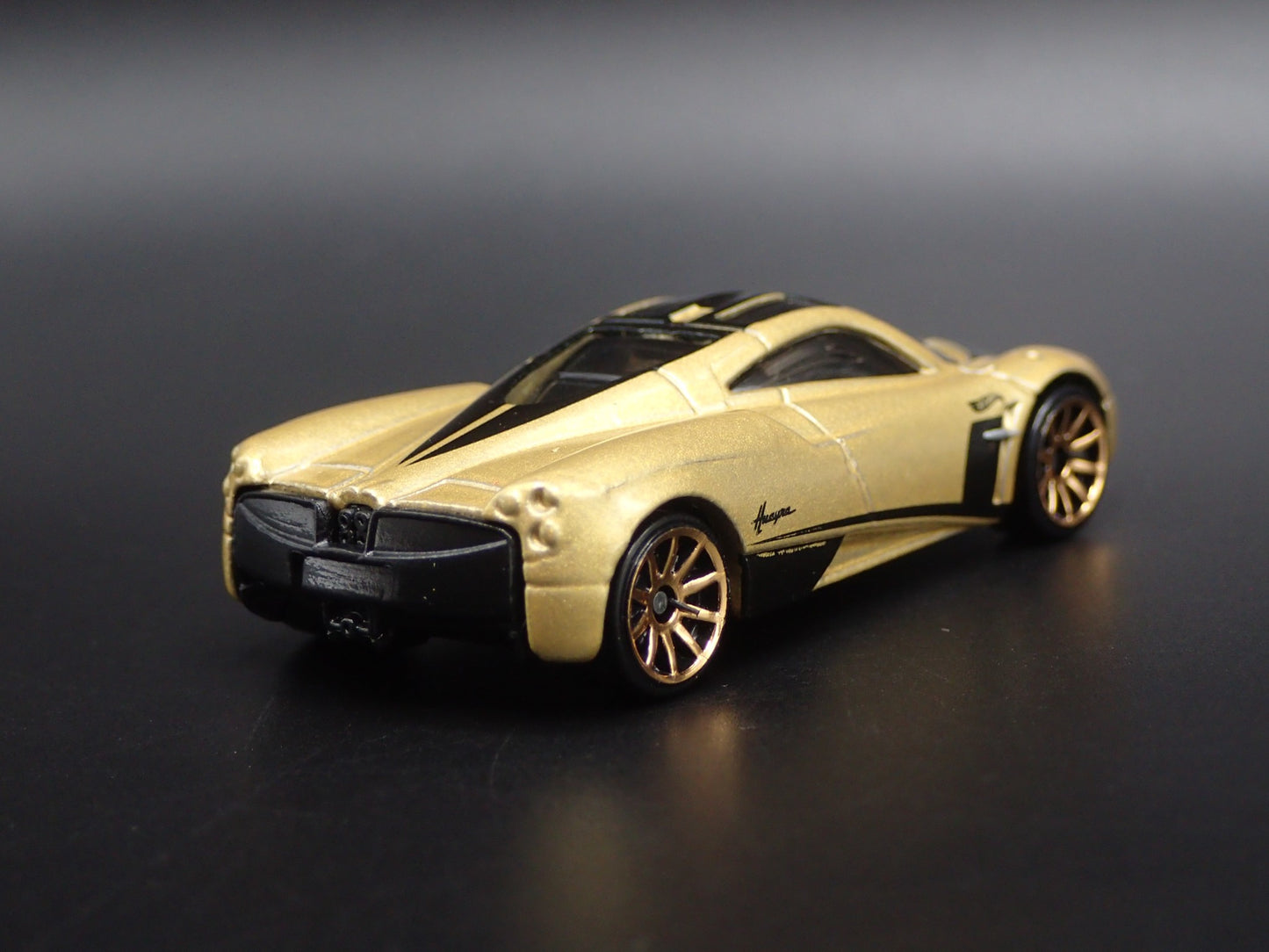 2011-2018 PAGANI HUAYRA SUPER CAR GOLD 1/64 SCALE DIORAMA DIECAST MODEL CAR